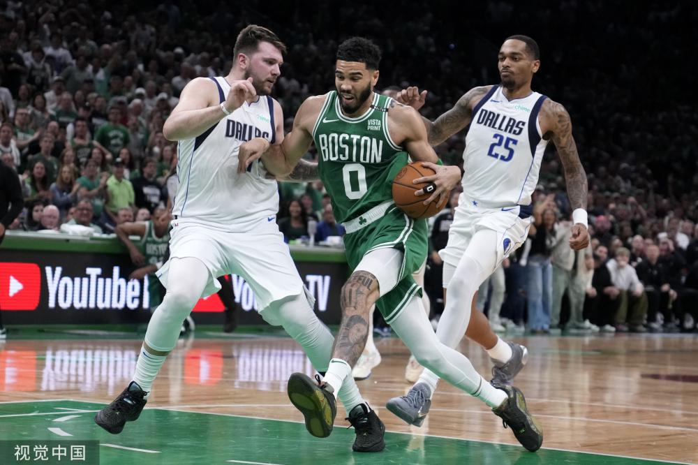 毫无悬念地 毫无悬念地