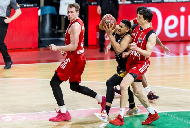 阵营中的佼 阵营中的佼